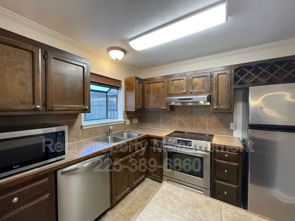 947 Ridgepoint Ct, Baton Rouge, LA 70810