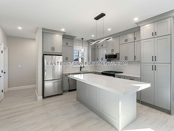 4th image of 120 Saint Andrew Rd #1