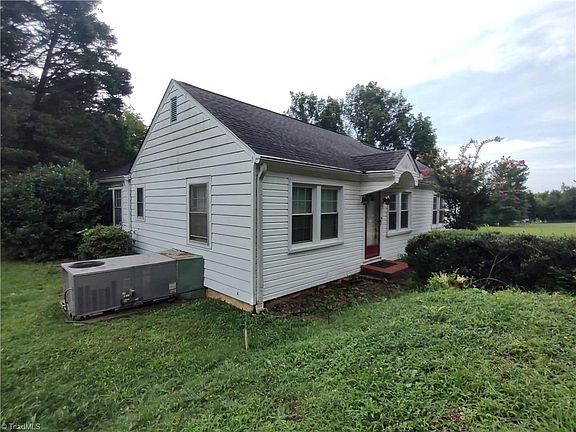 3rd image of 1125 Jonestown Rd