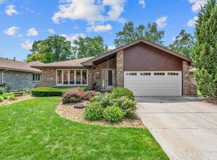 4005 W 105th Pl, Oak Lawn, IL 60453