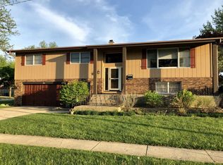 1011 W Eva Ln, Mount Prospect, IL