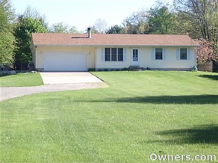 View of spacious front yard.