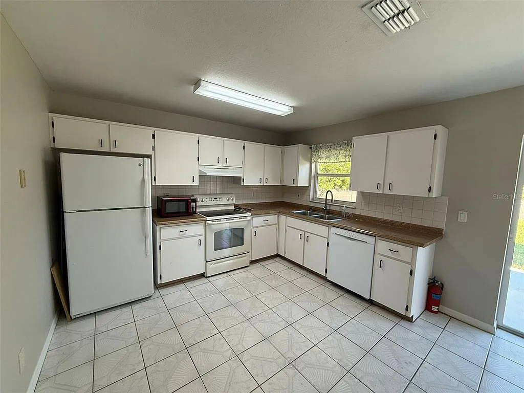 3 bed, 1.5 bath, 1050 sqft, $1,550 — Photo 2