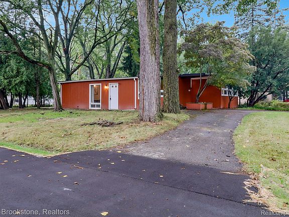 5th image of 19741 Mahon St