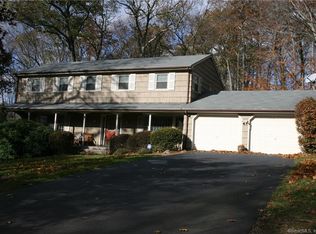 30 Cobblers Hill Rd, Trumbull, CT 06611