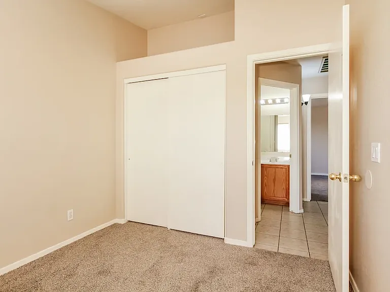 5704 N 67th Dr — Photo 3