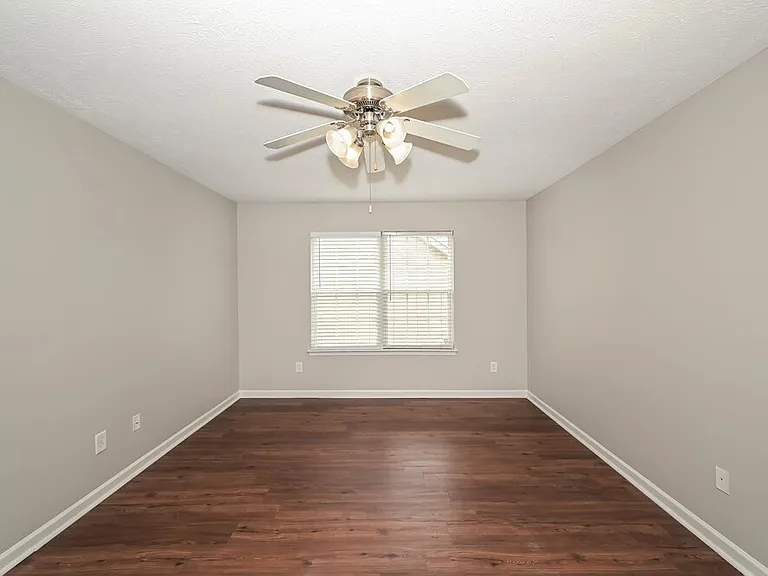 925 Birchmill Point S — Photo 5