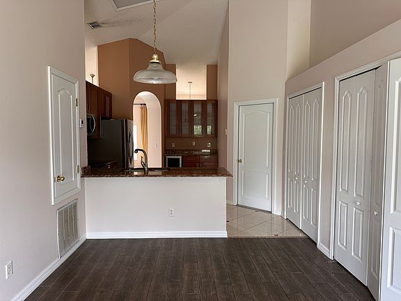 5th image of 951 Jade Forest Ave