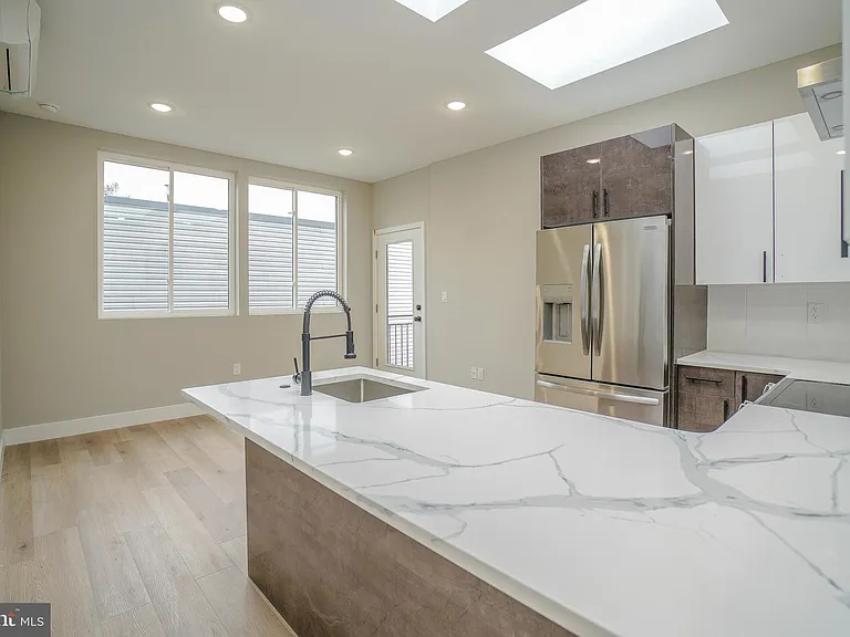 1503 N Front St #6 — Photo 2