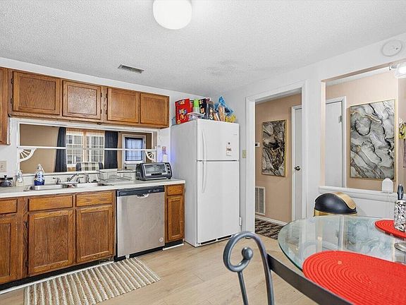 4th image of 7735 Sandra Ln