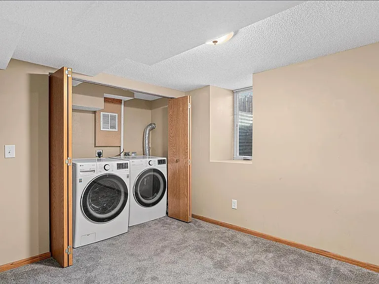 9 Acker St W #2 — Photo 10