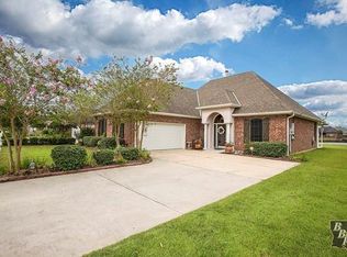 216 Ravensaide Dr, Houma, LA 70360
