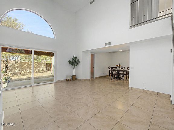 3rd image of 8633 N Siriga Way