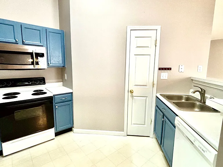 16 Homefield Gardens Dr #20N — Photo 2