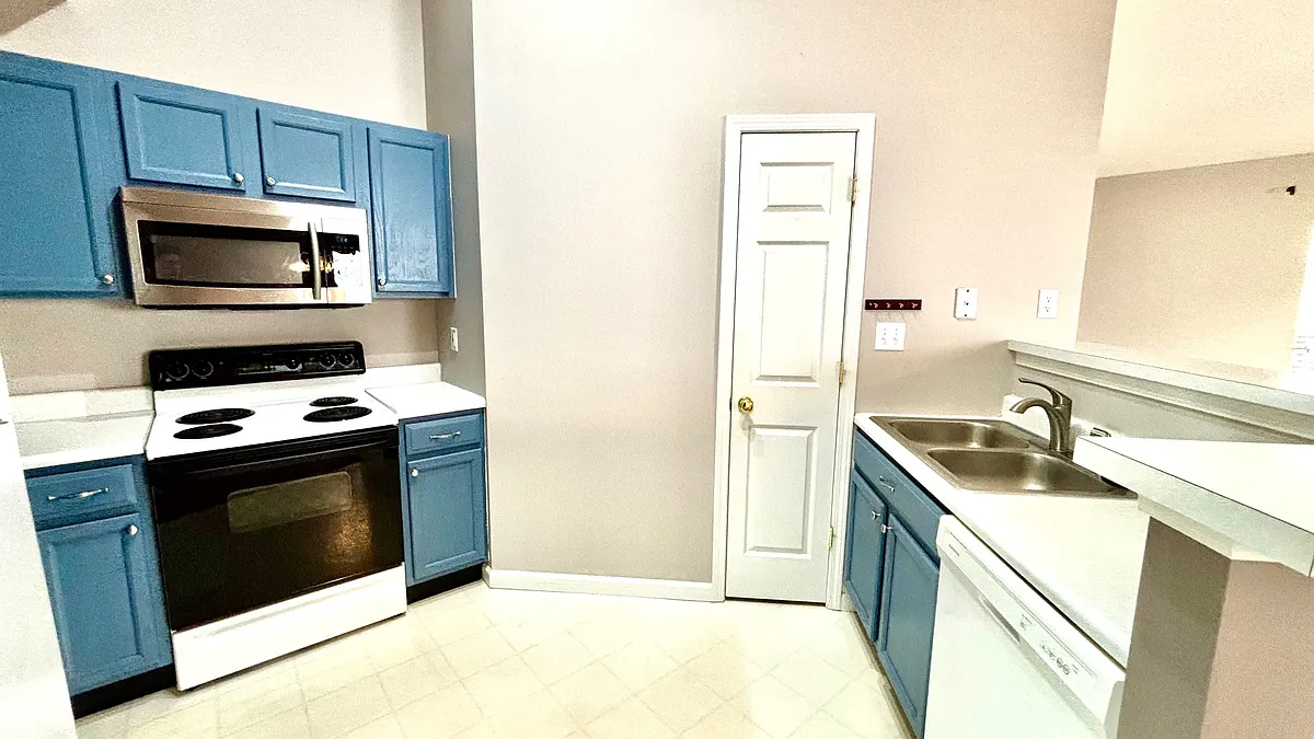 Building Photo - 16 Homefield Gardens Dr #20N