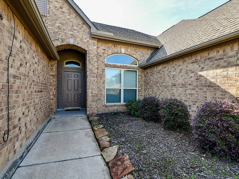 1816 Oak Lodge Dr — Photo 2