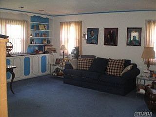 2nd image of 142 Nassau St