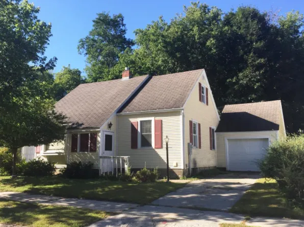 47 Thibault Pkwy, South Burlington, VT 05401