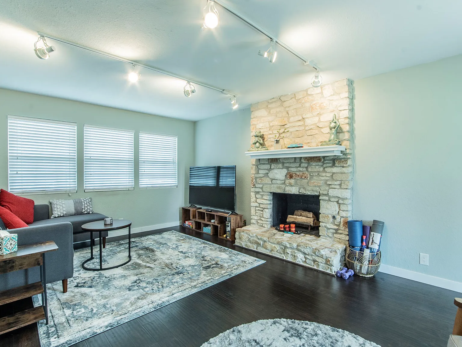 Gentilly Cir, Austin — Photo 3