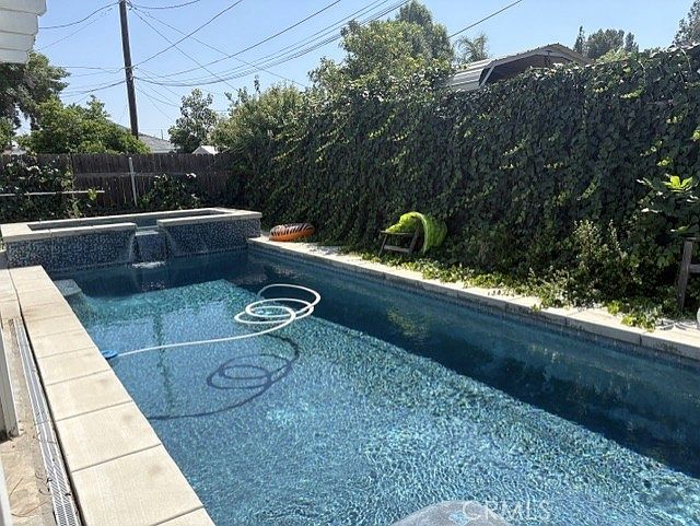2nd image of 6041 Hamilton Dr