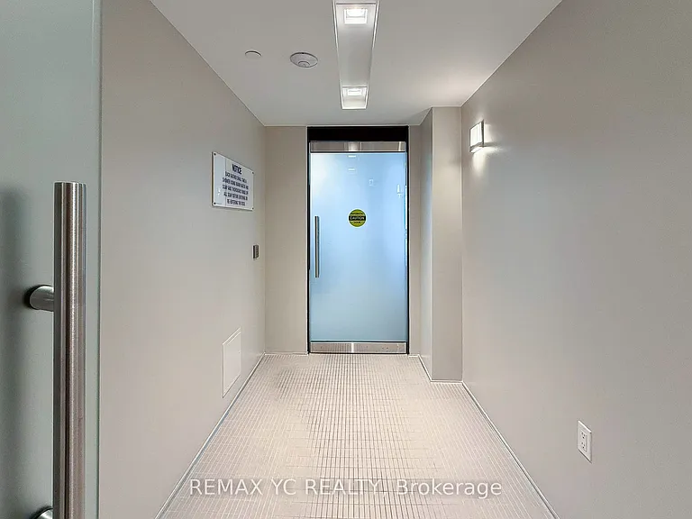 95 Oneida Cres #305 — Photo 27