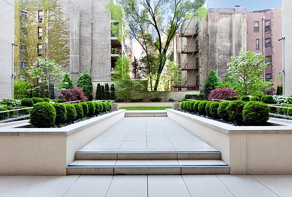 Sold by Sloane Square | media 13