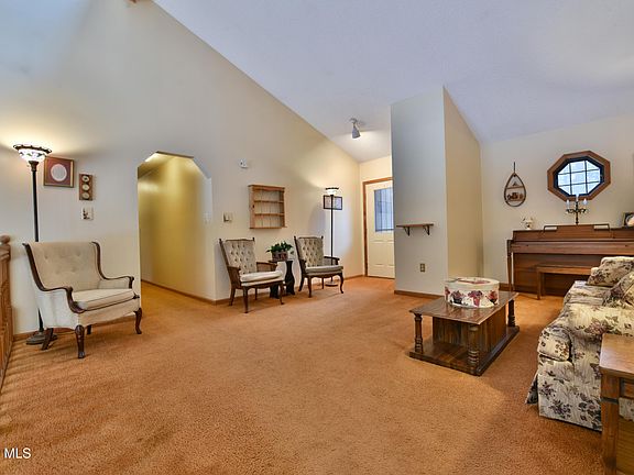 4th image of 222 Middle Grove Road