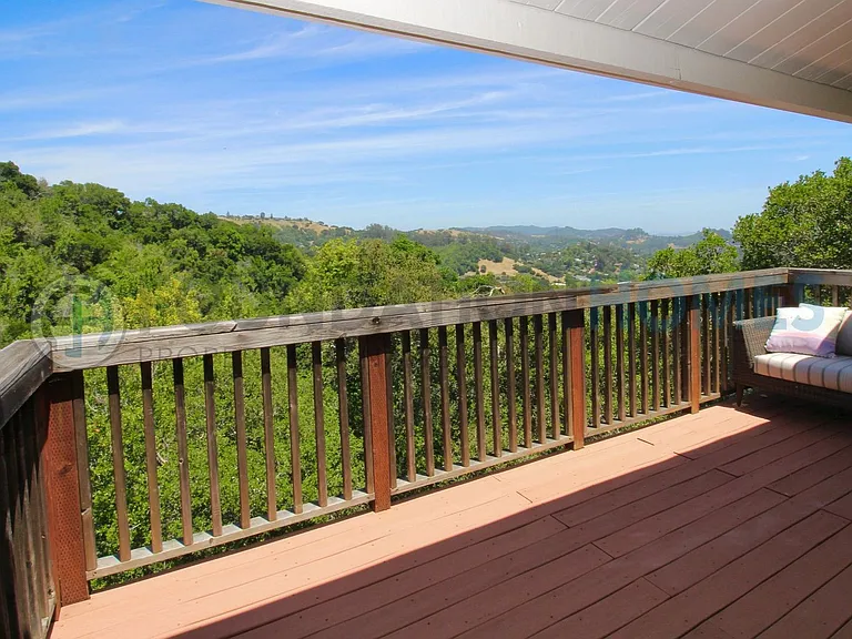 140 Redwood Rd — Photo 16