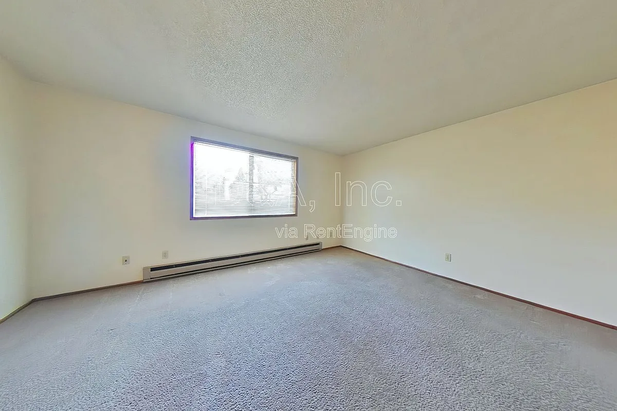 Building Photo - 605 NW Kings Blvd #2
