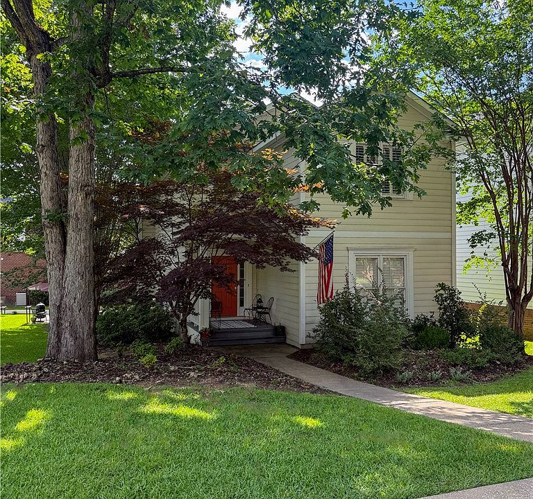 1st image of 125 Charleston Pl