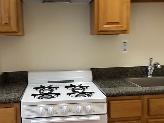 2nd image of 721 Bush St APT 305