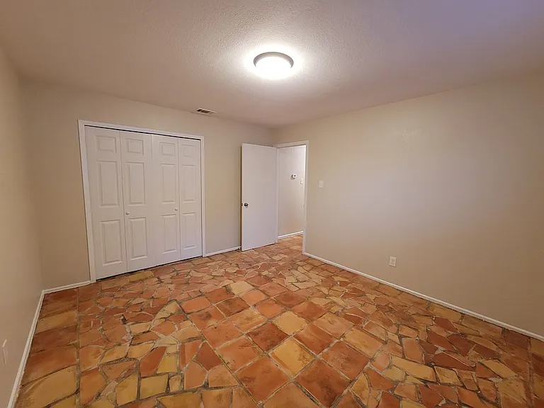 418 Verne St — Photo 12