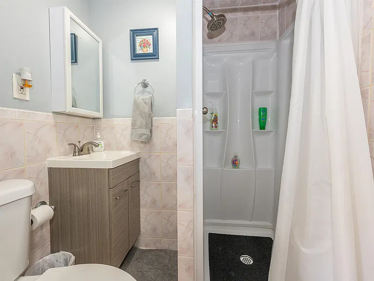 607 22nd St #1 — Photo 3