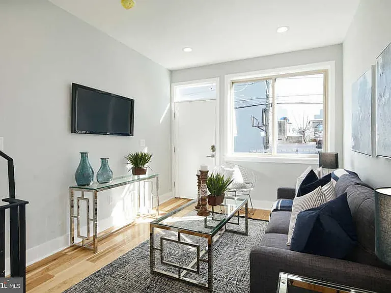 127 W Dauphin St — Photo 3