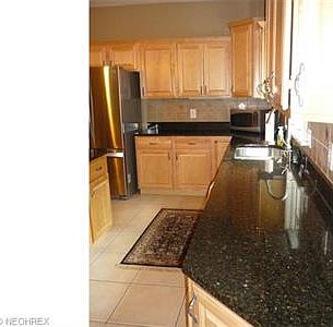 3rd image of 1303 Meadowood Cir