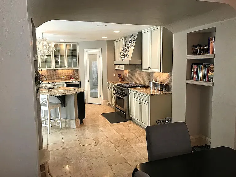 747 S Clayton St — Photo 5