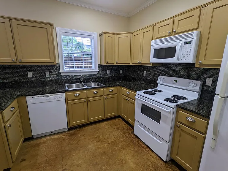 137 Greystone Blvd — Photo 14