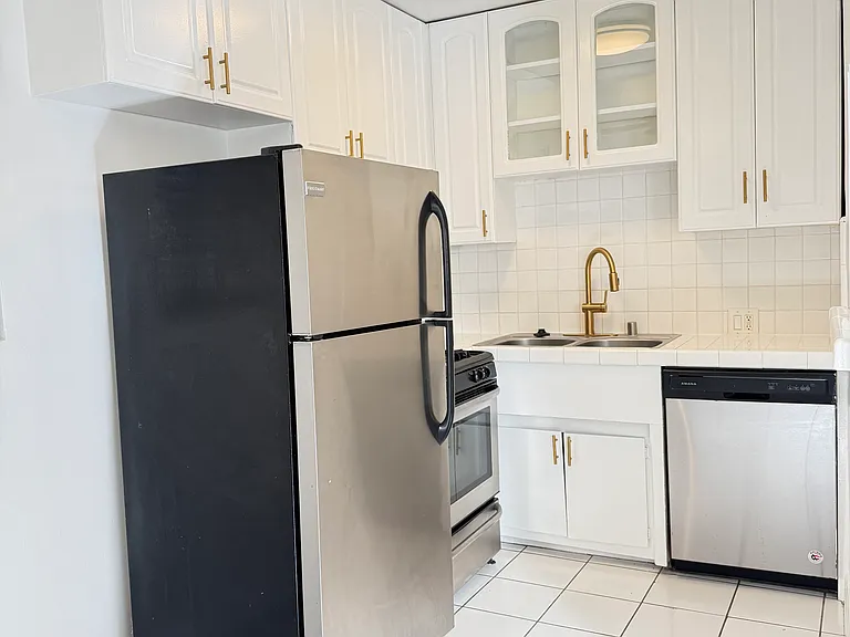 3753 S Barrington Ave #5 — Photo 11