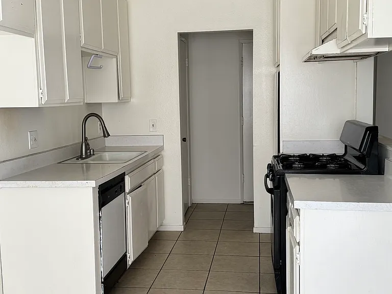 16941 Green Ln #8 — Photo 12