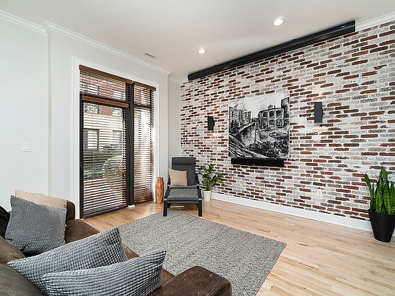 5th image of 224 S Laurens St Unit 110