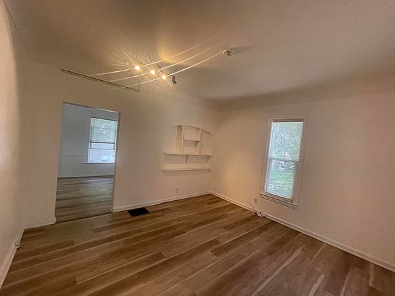 4th image of 1155 Marshall Ave SE