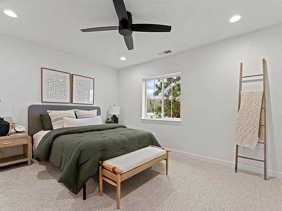4th image of 1224 W Ivywild St