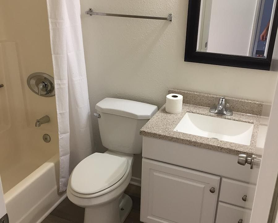 Unit "B", Bathroom