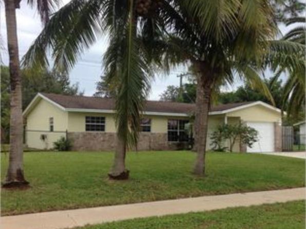 3132 Pinehurst Dr