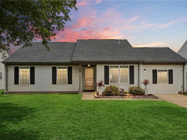 2004 Silver Lake Dr, Virginia Beach, VA 23464