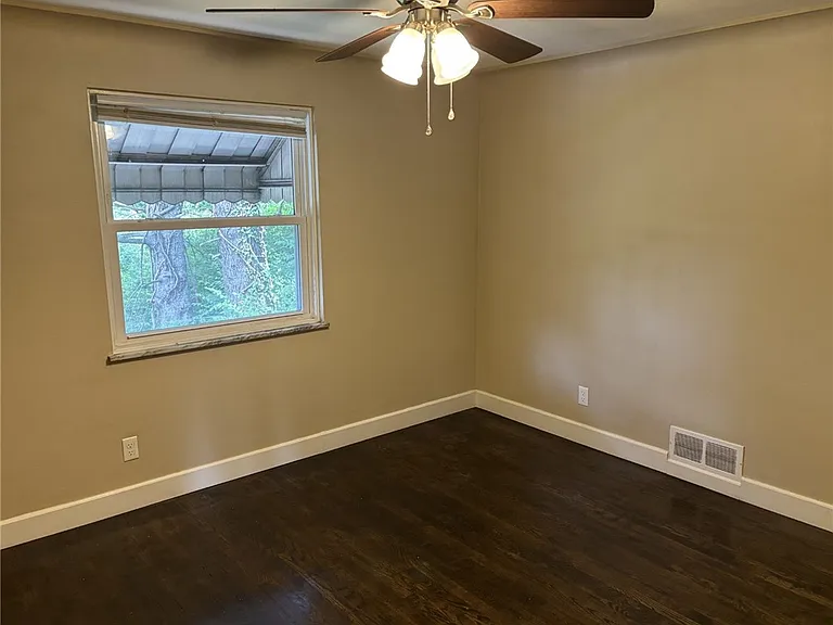 931 Hilltop St — Photo 10