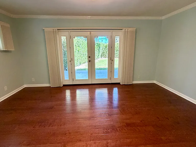 1385 Greenmont Dr — Photo 15