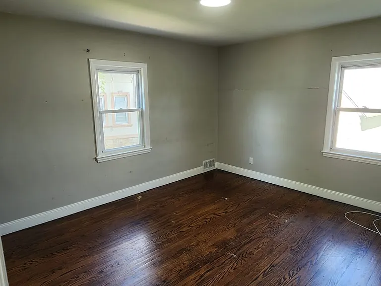 619 W Blancke St — Photo 7