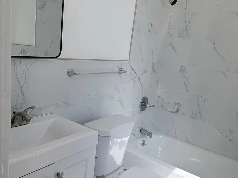 1916 Palmer Ave #2R — Photo 7