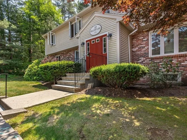 32 Hilltop Ln APT 4, South Easton, MA 02375